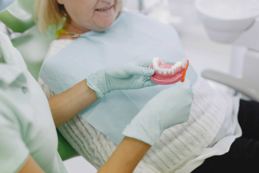 showing patient wisdom teeth on model